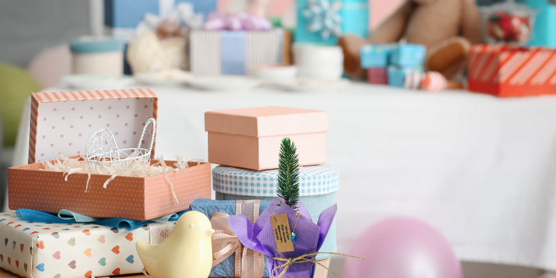 Hastanede dağıtmak için bebek hediyeleri